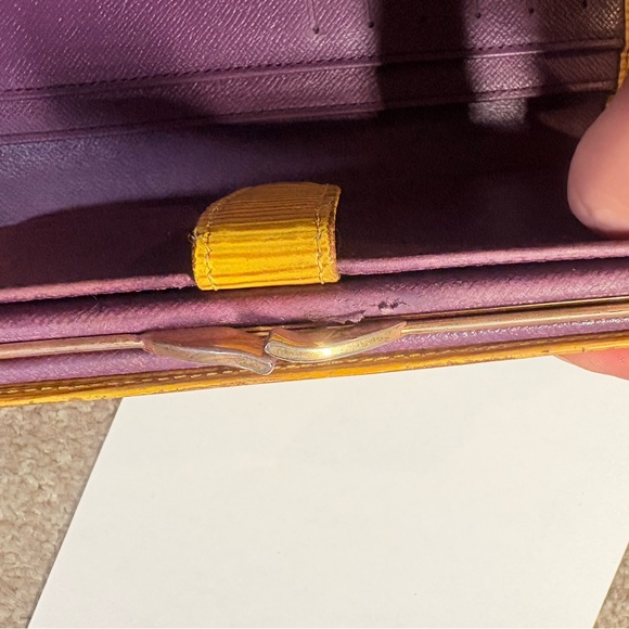 Auth Louis Vuitton Epi kiss-lock long wallet Clutch - Picture 12 of 15